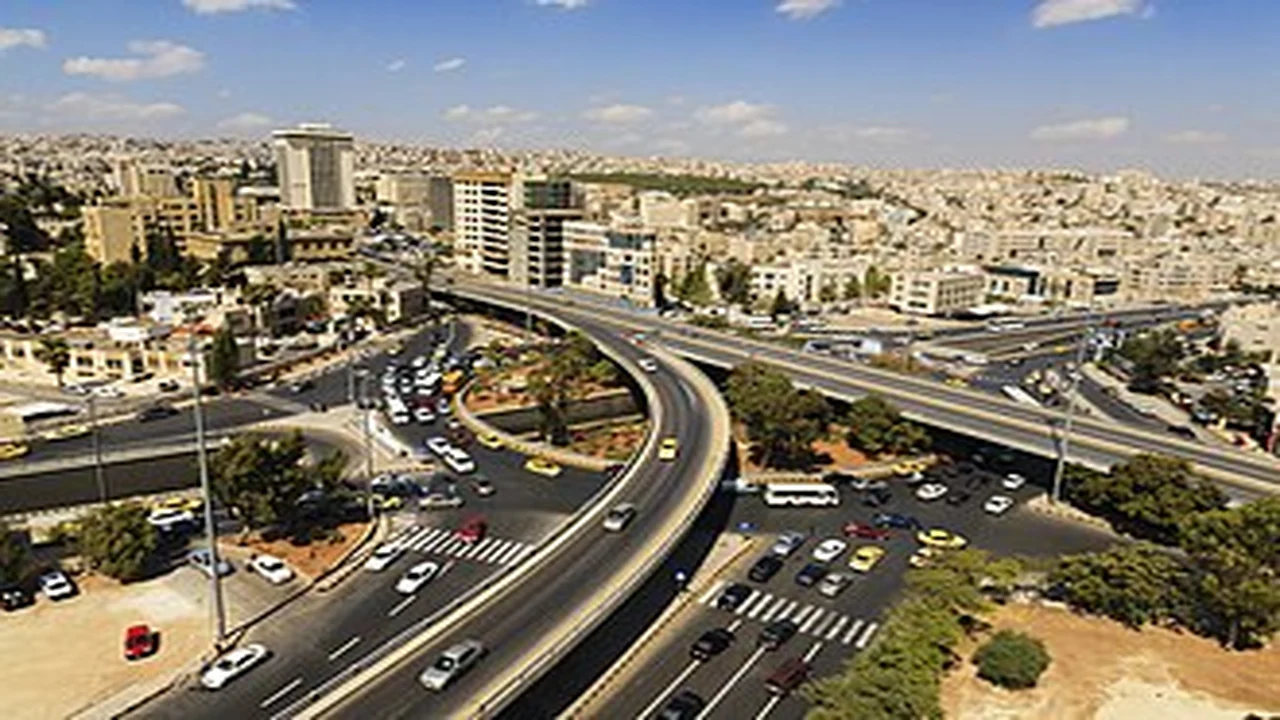 طقس المملكة: معتدل بالأغوار وحار نسبياً بالبحر الميت.